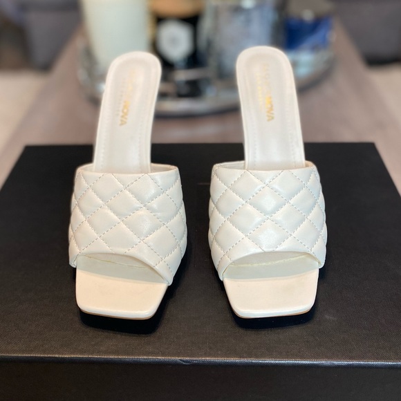 White heels - Picture 1 of 5